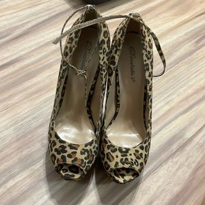 Leopard sandal